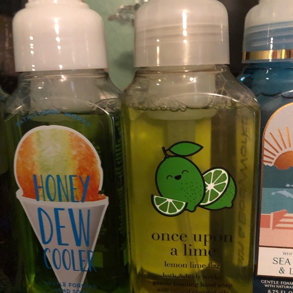 NWT Bath & Body Works 6 Pc Foaming Hand Soap - Picture 3 of 8